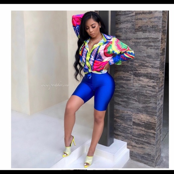 Tops - Beautiful Bright Colorful Blouse☃️